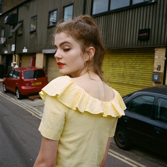 Side Party Ruffled Linen Top - Picture 4 of 6